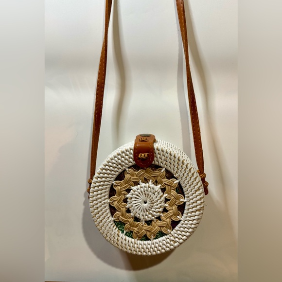 Boho round crossbody purse white & tan woven, EUC - Picture 2 of 11
